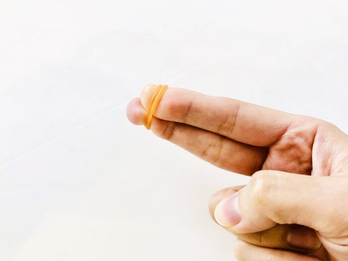 印鑑の目詰まりを「一発」でキレイにする裏ワザ。ティッシュじゃ取り切れない汚れもスッキリ！