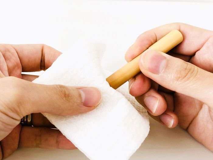 印鑑の目詰まりを「一発」でキレイにする裏ワザ。ティッシュじゃ取り切れない汚れもスッキリ！