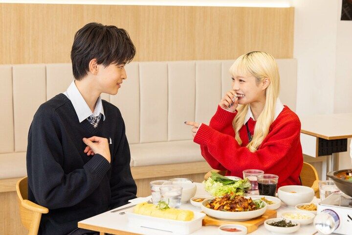 【写真・画像】「こんなイケメンが私のこと来てほしいって…！」金髪イメチェンで再登場のひなた、早くもモテモテ『今日好き』テグ編第1話 4枚目