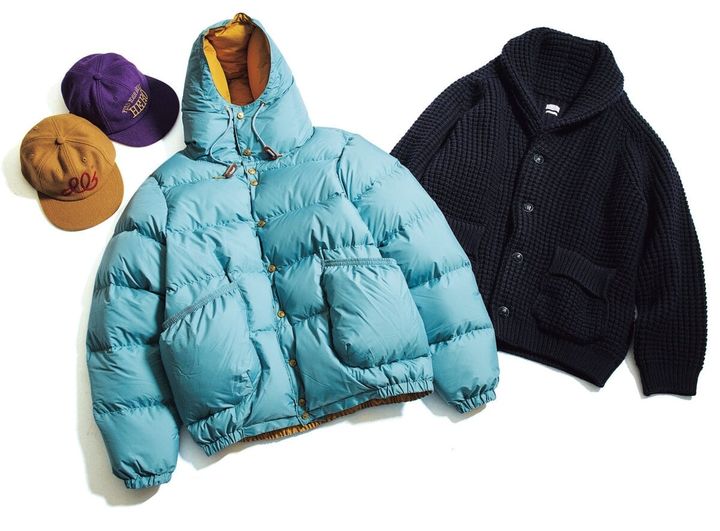 ディ・ドライベーグのダウンジャケット、ニットカーディガン、キャップ