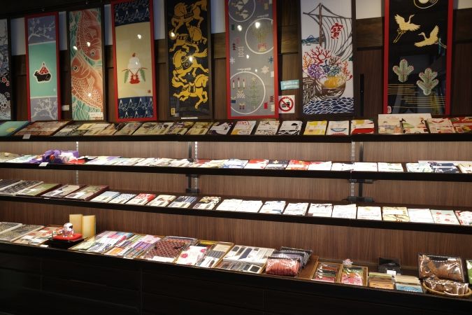 てのごい家 店内