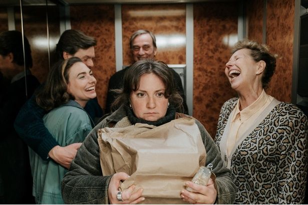 家族が命を落とした地であるポーランドに、怒りと苦々しさを抱いているルーシー [c] 2024 SEVEN ELEPHANTS, KINGS&QUEENS FILMPRODUKTION, HAÏKU FILMS