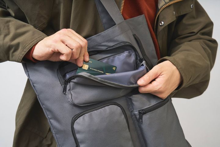カードやお金をサッと取り出せる