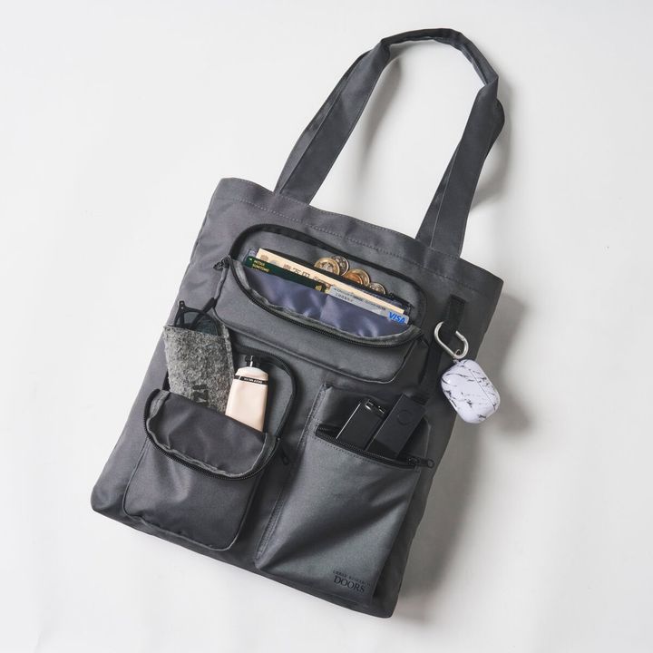 便利な外ポケットを搭載