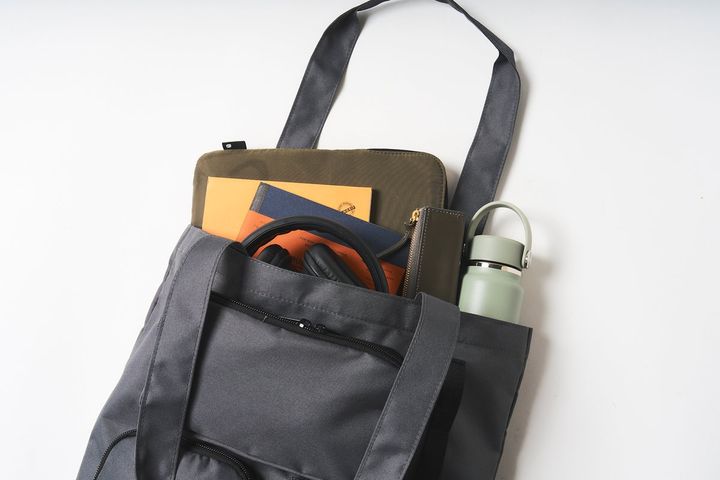 13インチのPCやA4の書類もしっかりと収まる