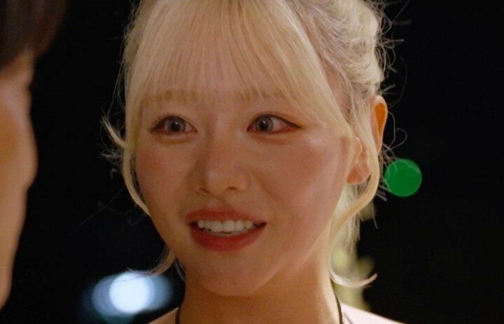 【写真・画像】「作品数2000本の弊害」2024年に引退した32歳レジェンド女優、一般社会とのズレを告白「女の子が仕掛けたら男は全員…」 1枚目