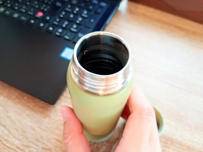 ポケットに入る『ミニ水筒』が万能選手でした！つい1本欲しくなる便利な使い道♡