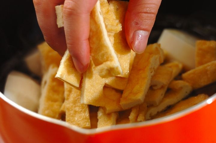 カブと油揚げと昆布の煮物の作り方1