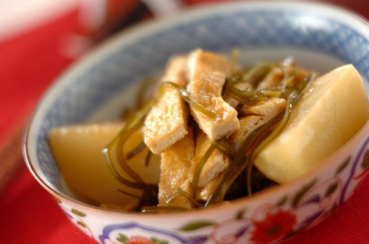カブと油揚げと昆布の煮物