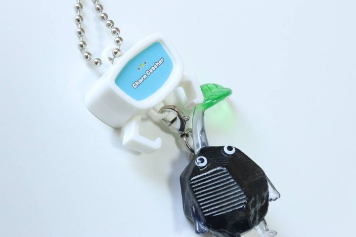 セリアのチャームキャッチャーにチャームを付ける