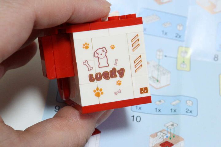 ダイソーのゲーム機ブロック（2）の犬のステッカー