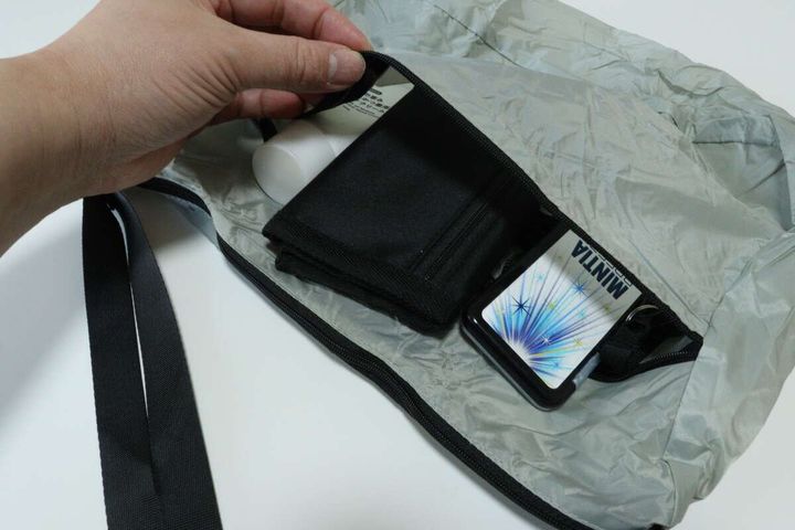 トラベルショルダーバッグ（くしゅっとコンパクト） ポケット