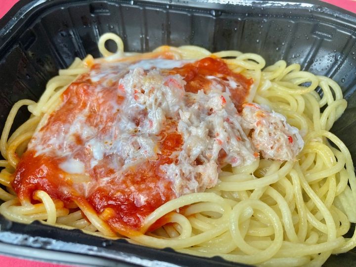 セブンの「金の蟹トマトクリーム生パスタ」