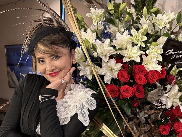 志穂美悦子さんが手がける華やかなフラワーデザインも人気