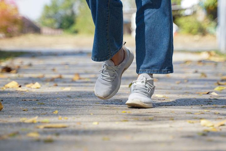 「毎日の歩数で死亡率が変わる!?」医師が語る歩行のメリットと50～60代最新データ