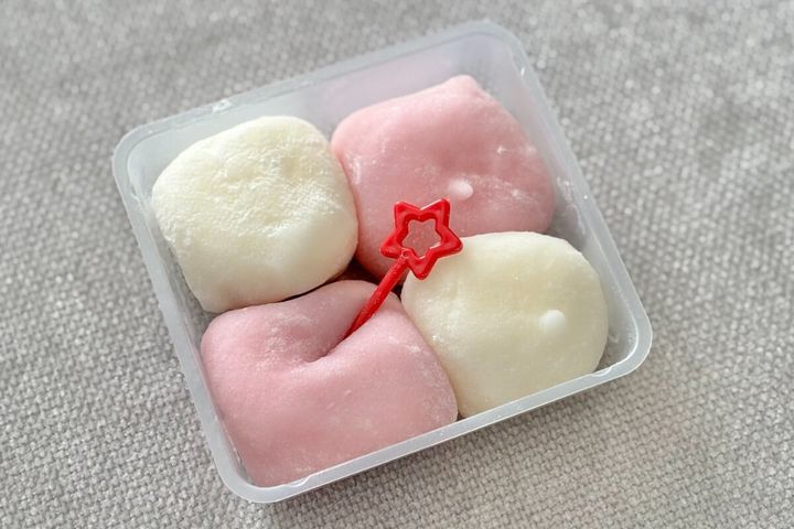 セブンの「紅白こもち いちご＆練乳みるく」