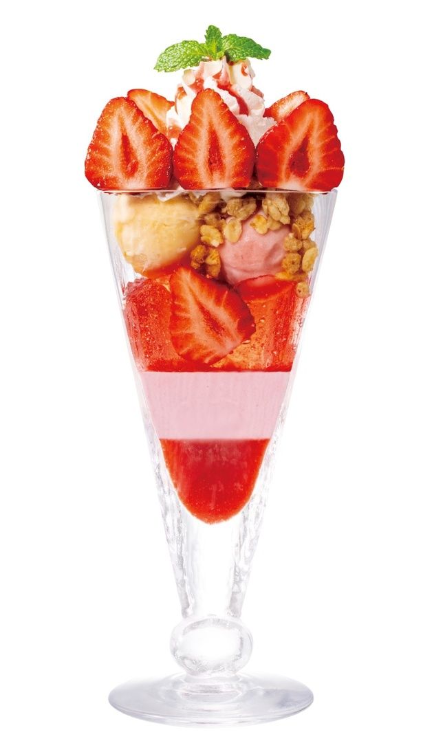 裏側から見ると、いちごやクリームの層がくっきり。断面の美しさも楽しめる