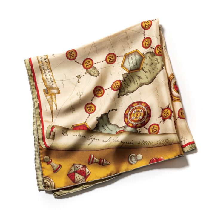 ベージュスカーフ¥16,500／マニプリ