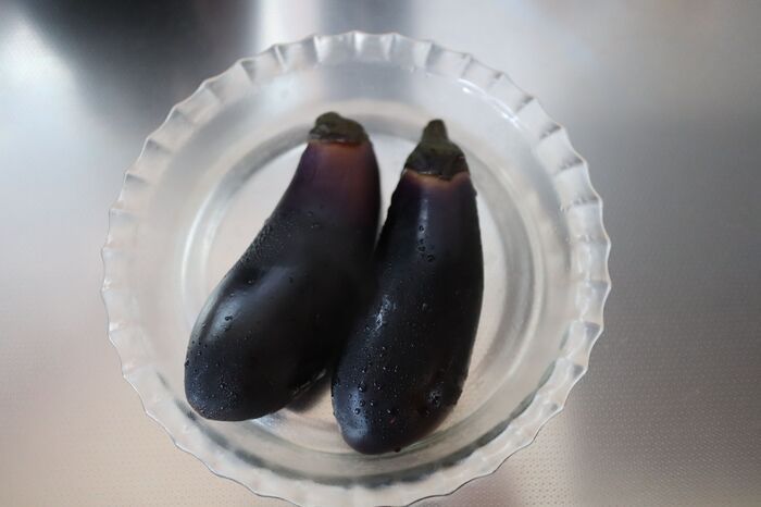 なすは「まるごと冷凍」が正解！？驚きのおいしさ＆時短テクを検証してみた！