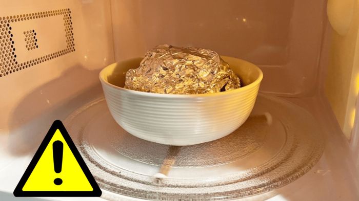 やっちゃダメー！知らないと怖い「アルミホイル」の使い方。少しの間違いが事故につながる可能性も！？