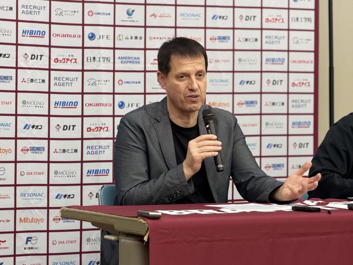 画像: 試合後の記者会見に臨む レバンガ北海道 ロイブルヘッドコーチ（取材＝Qoly編集部）