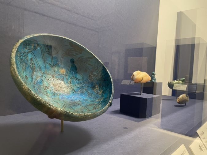 ヌン＜原初の海＞を表した皿 ブルックリン博物館所蔵 古代エジプト