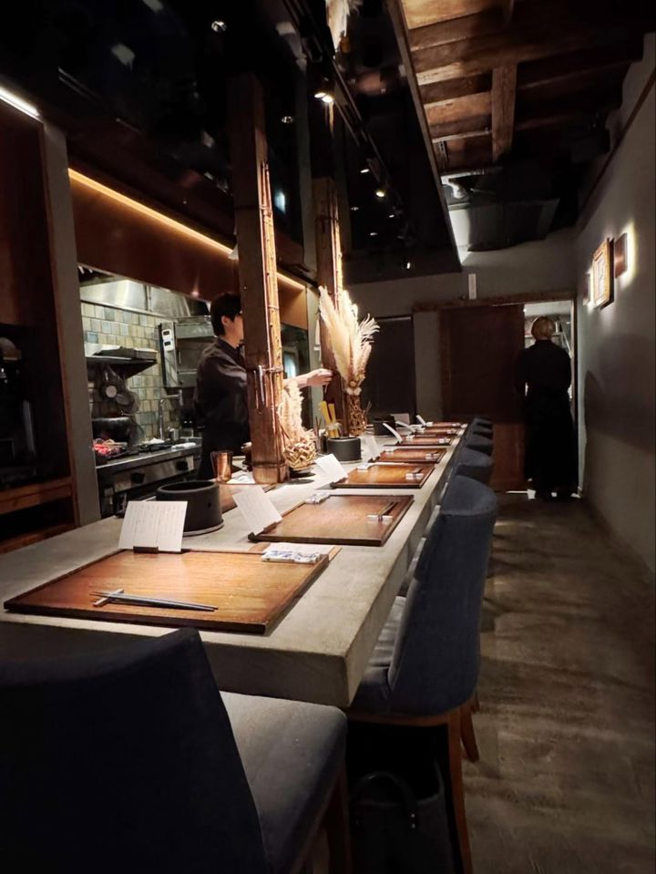 表参道路地裏の大人隠れ家レストラン 「いぇん（HYENE）」のカウンター