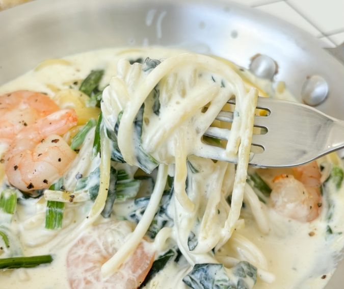 gifff エビとほうれん草のパスタ