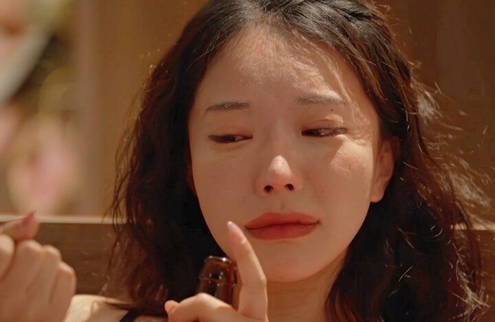 【写真・画像】「初体験はマルチ商法の人。女の子を騙してお金を巻き上げて…」22歳新人セクシー女優、男性不信の原因となった過去を告白し涙 1枚目