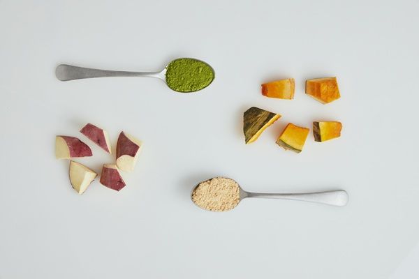 名古屋の梅花堂紙業から“自分をいたわる”間食アイテム「たんぱくキューブ」が登場！