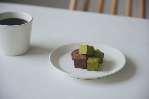 名古屋の梅花堂紙業から“自分をいたわる”間食アイテム「たんぱくキューブ」が登場！