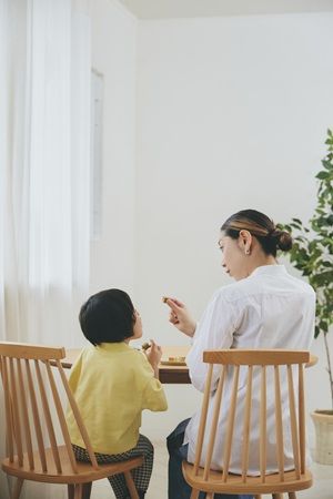 名古屋の梅花堂紙業から“自分をいたわる”間食アイテム「たんぱくキューブ」が登場！