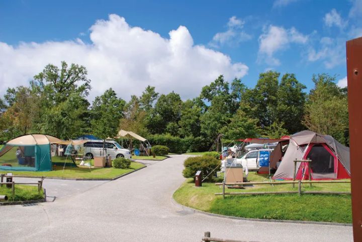 「駐車場問題」を解決！普通免許で運転できるコスパ最強なキャンピングカーが優秀すぎる！