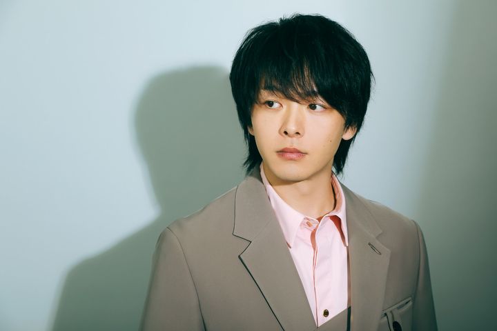 中村倫也「汗をかかずにお金をもらうのが怖い」 “容易な成功”への抵抗と仕事の美学 width=