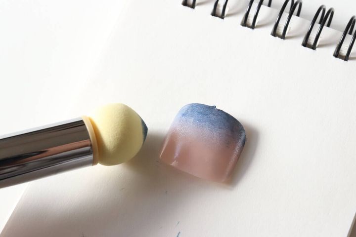 ダイソーのネイルアートスポンジブラシでネイルチップを作る