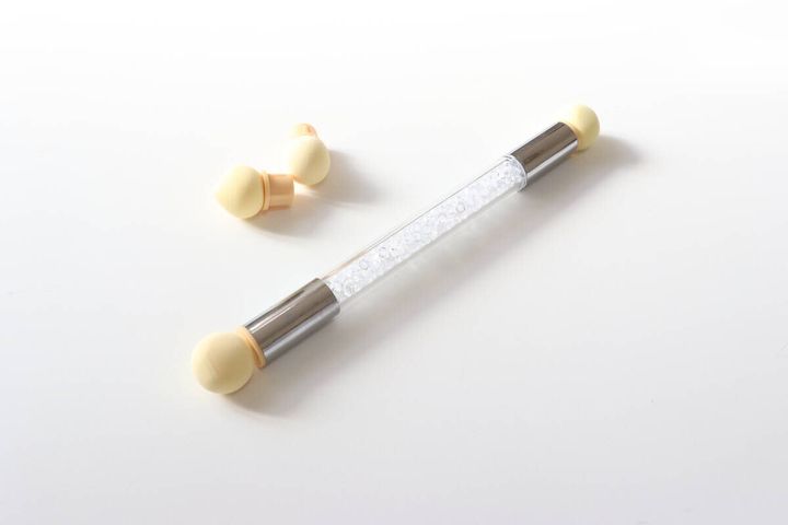 ダイソーのネイルアートスポンジブラシのビジュアル