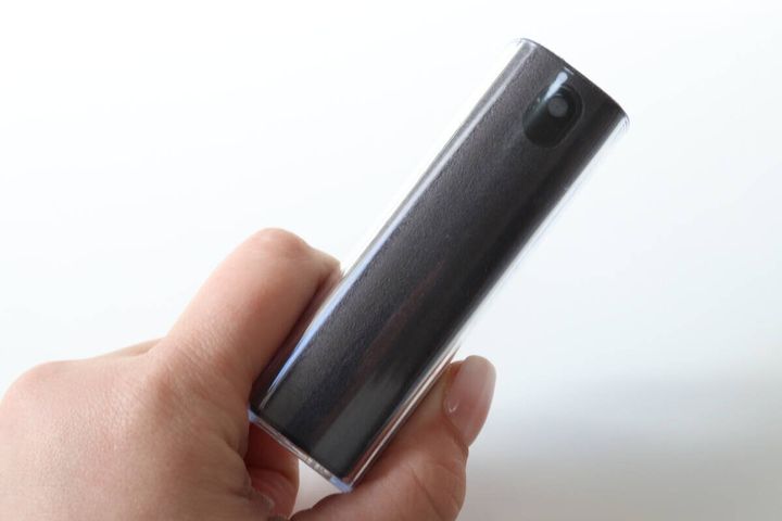 ダイソーの片手で持てるスクリーンクリーナー スプレーボトル マイクロファイバークロス 一体型