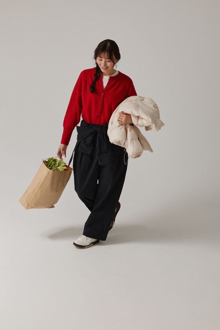 やっぱり可愛い赤ニット！オールインワンを腰巻きしてボーイッシュに着こなし【FUDGE FRIEND おしゃれさんの毎日コーディネート vol.637｜RAN】