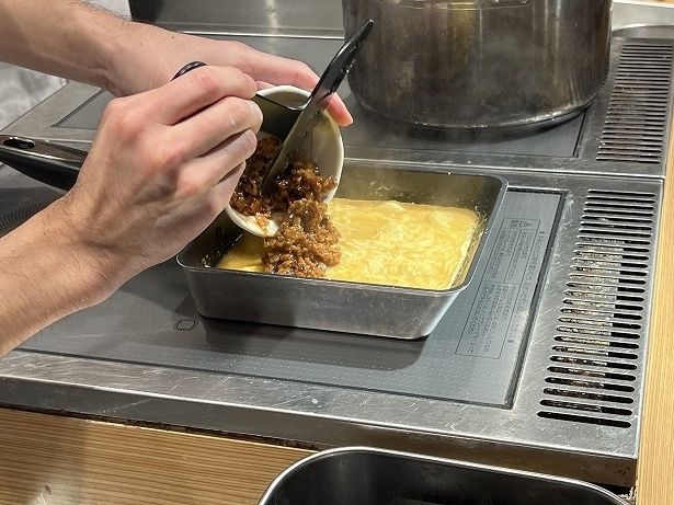 鶏と豚の合わせそぼろを包んだだし巻き玉子