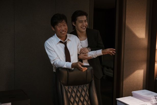 【写真を見る】ハヌルとヘジンの歪んだブロマンスが垣間見える本編シーンが解禁に [c]2025 PLUS M ENTERTAINMENT AND HIVE MEDIA CORP, ALL RIGHTS RESERVED.