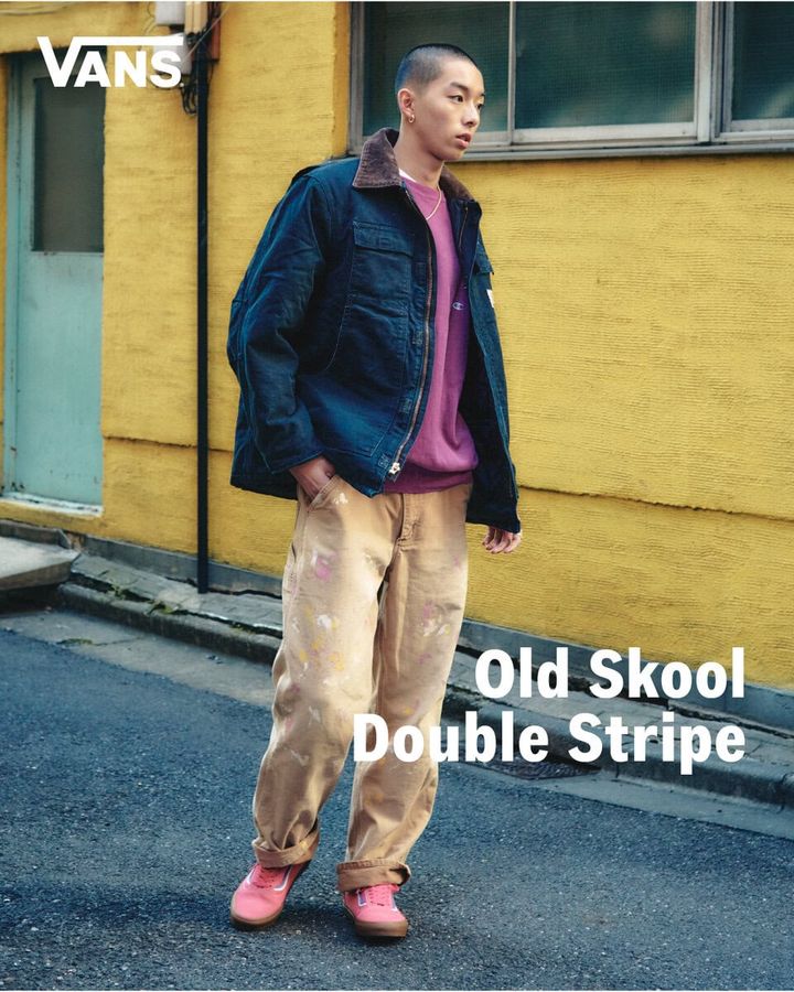 ABC-MART限定カラーのVANSオールドスクールのハニーサックルを着用したスタイリング画像