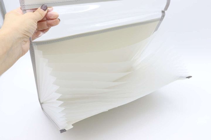 ダイソーのA4窓付ファイルホルダーは13ポケット仕様で書類がたくさん入る