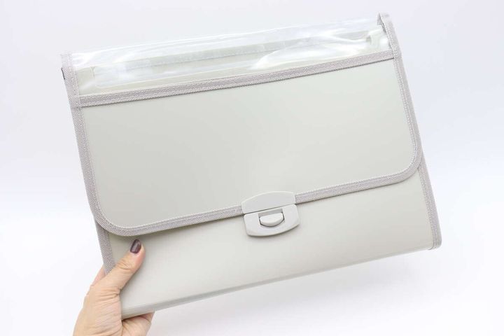 ダイソーのA4窓付ファイルホルダーのサイズ