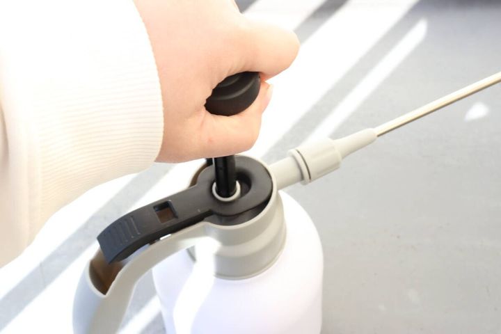 ダイソー ロングノズル付き蓄圧式噴霧器 使い方