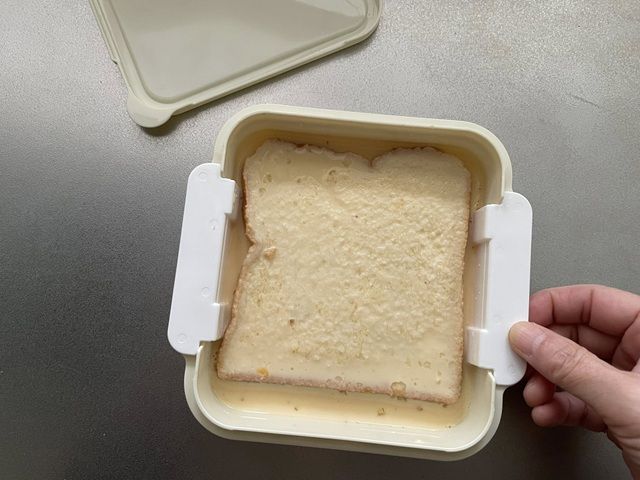 ダイソー フレンチトーストメーカー 卵液に漬け込む