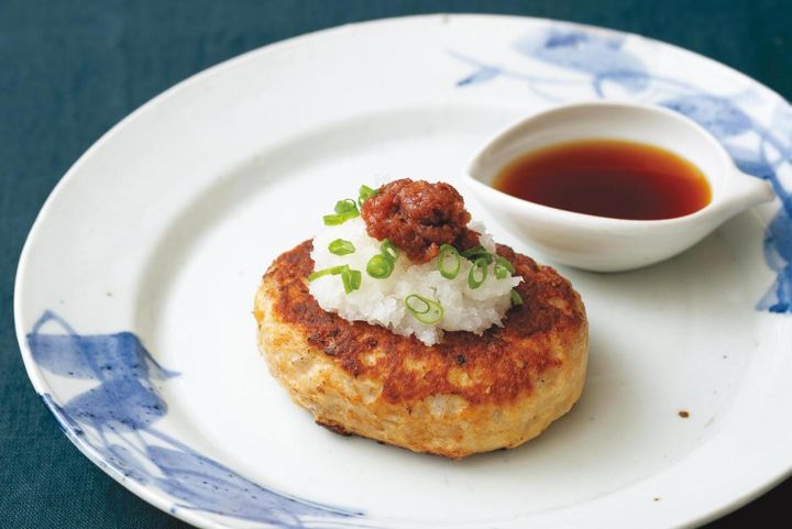 【三國シェフ】流のひと手間で劇的においしくなる！ 肉の定番おかず2選「鶏の水炊き／和風おろしハンバーグ」