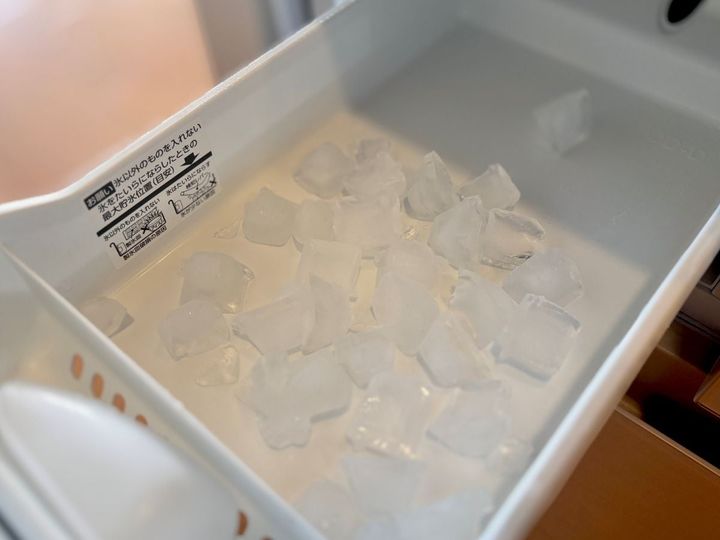 これは便利！ 製氷機の掃除に100均の“アノ粉”が大活躍！【ダイソー・セリア・キャンドゥ】