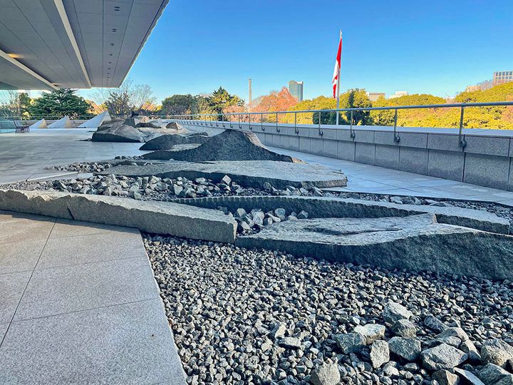 カナダ大使館テラスの石庭