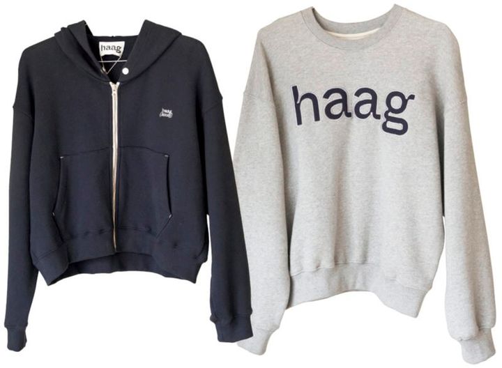 計算されたシルエットでラフに着てもサマになるスウェット。プルオーバー（₩109,000）は大胆なロゴ、パーカ（₩108,000）はプチロゴがアクセント。