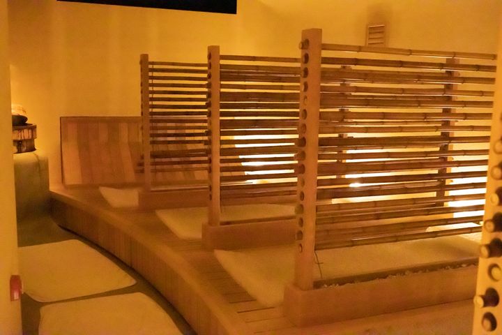 木の温もりも漂う蒸し湯